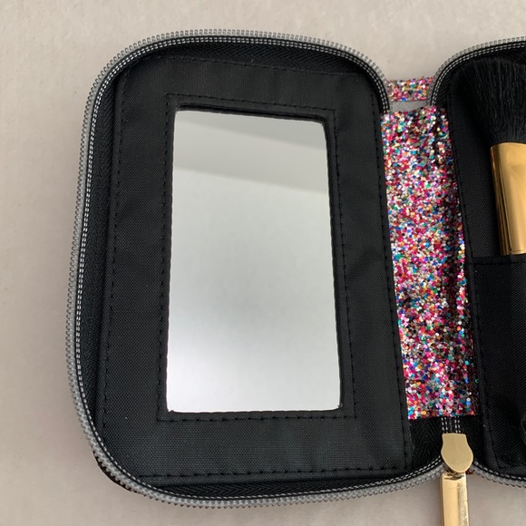 🇨🇦 Makeup Brushes - with Sparkly Case and Mirror Inside - Picture 3 of 7